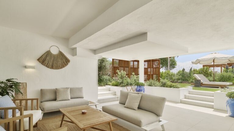 METT Suite with Private Garden and Pool